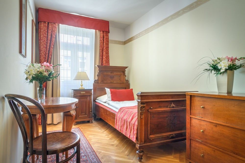 Hotel Mucha Πράγα Εξωτερικό φωτογραφία