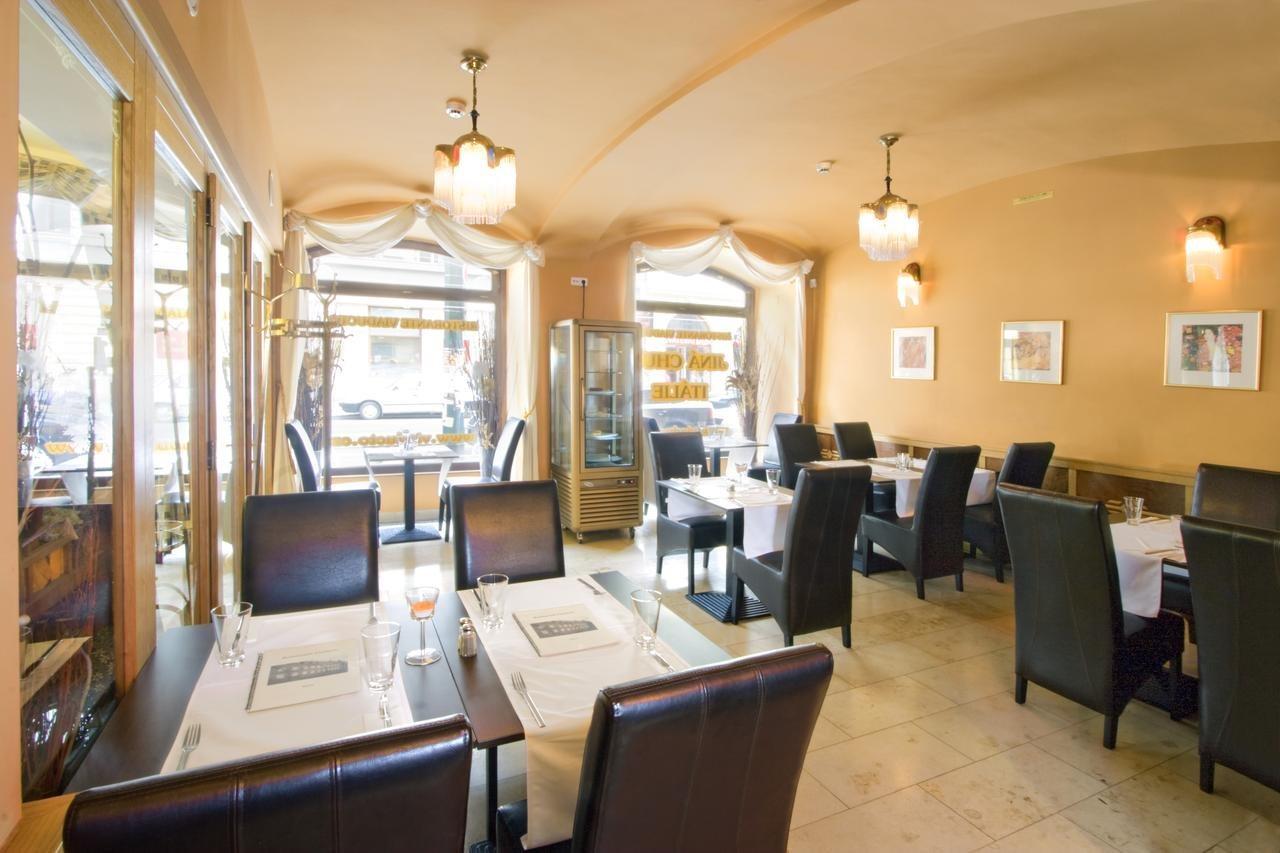 Hotel Mucha Πράγα Εξωτερικό φωτογραφία
